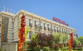 Motel 168 Huayang Road Inn Qingdao 2*